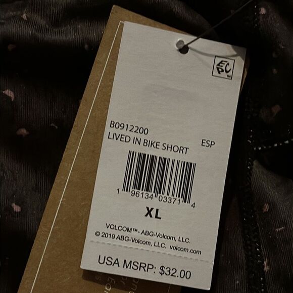VOLCOM LADIES LIVED IN BIKE SHORT SIZE X-LARGE IS UNLINED COLOR IS ESPRESSO NWT - Picture 3 of 3